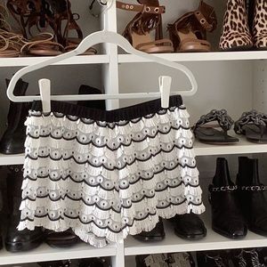 Alexis black and white short